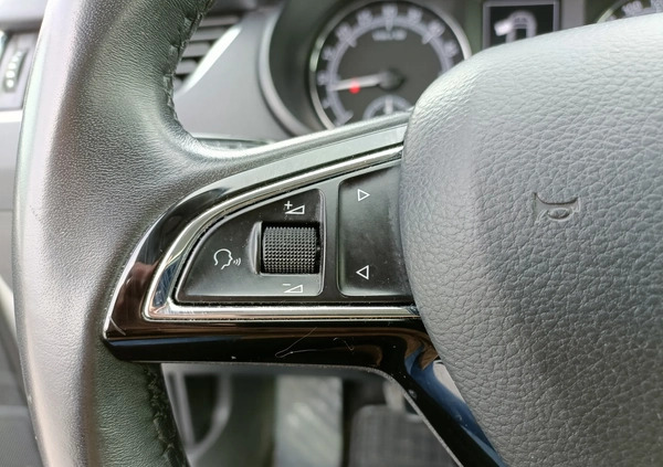 Skoda Octavia cena 37600 przebieg: 242000, rok produkcji 2017 z Gdańsk małe 277